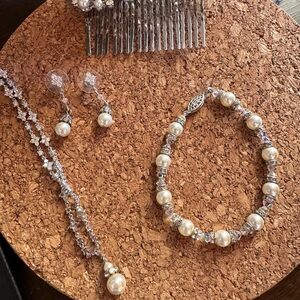 Elegant Pearl and Crystal Jewelry Set